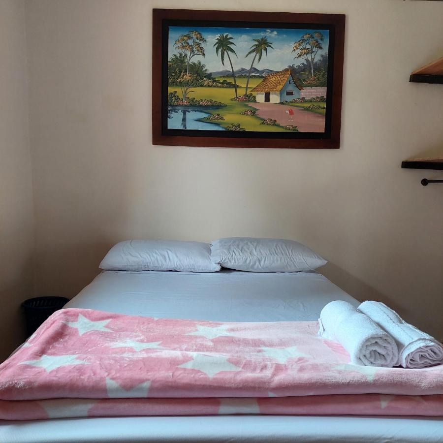 Hostal La Pijarana 萨兰托 外观 照片